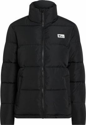 Schwarze Daunenjacke mit hohem Kragen und Logo auf der Brust. Schwarze Daunenjacke mit hohem Kragen und Logo auf der Brust.