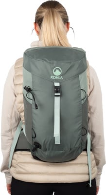 Rückansicht eines Damenrucksacks von Kohla mit Logo auf der Vorderseite.