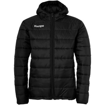 Schwarze Daunenjacke mit Kapuze und Kempa-Logo auf der Brust.