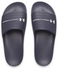 Egy pár sötétkék Under Armour papucs márkajelzéssel.