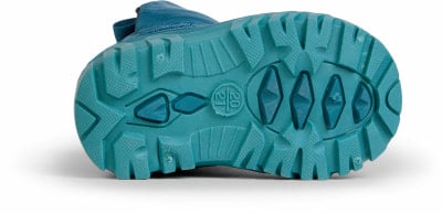 Die Unterseite eines blauen Schuhs mit ausgeprägtem Profil und der Markierung 20/21. Die Unterseite eines blauen Schuhs mit ausgeprägtem Profil und der Markierung 20/21.