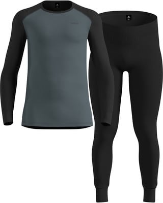 Graues Langarmshirt und schwarze lange Unterhosen. Graues Langarmshirt und schwarze lange Unterhosen.