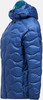Blaue Daunenjacke mit Kapuze und Wellensteppung, Logo auf der Brust.