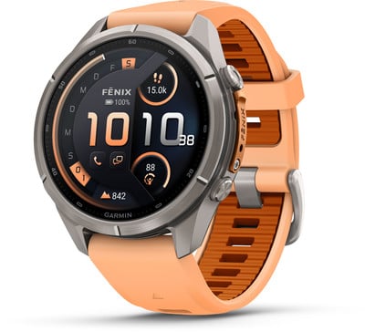 Eine Garmin Fenix Smartwatch mit orangefarbenem Armband und Digitalanzeige. Eine Garmin Fenix Smartwatch mit orangefarbenem Armband und Digitalanzeige.
