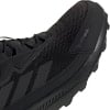 Az Adidas fekete túracipő részlete ClimaWarm+ technológiával.