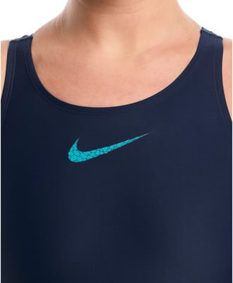 Dunkelblaue Badebekleidung mit türkisfarbenem Nike-Logo auf der Brust. Dunkelblaue Badebekleidung mit türkisfarbenem Nike-Logo auf der Brust.