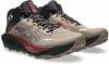 Herren-Laufschuhe von ASICS in Beige und Schwarz mit roten Akzenten.