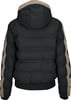 Schwarze Daunenjacke mit beigen Streifen an den Ärmeln und Kapuze.