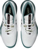 Damen-Tennisschuhe von Asics in Weiß mit dunkelgrünen Details und Schnürsenkeln.