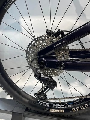 Bosch E-Bike Schaltwerk mit Kassette und Kette auf DT Swiss Felge. Bosch E-Bike Schaltwerk mit Kassette und Kette auf DT Swiss Felge.