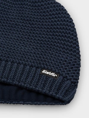 Dunkelblaue Strickmütze mit Eisbär-Logo vorne. Dunkelblaue Strickmütze mit Eisbär-Logo vorne.