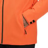Orange Jacke mit schwarzem Reißverschluss und einer Tasche, in die eine Hand greift.