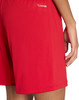 Rote Shorts mit CLIMACOOL-Logo an der Seite.