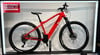 Rotes BH Mountain-E-Bike mit Schriftzug am Rahmen und Logo auf Fahne.