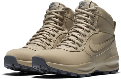 Herren-Knöchelschuhe von Nike in Beige mit dunkler Sohle. Herren-Knöchelschuhe von Nike in Beige mit dunkler Sohle.