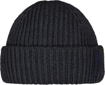 Dunkelblaue Strickmütze mit Rippenmuster und Logo. Dunkelblaue Strickmütze mit Rippenmuster und Logo.