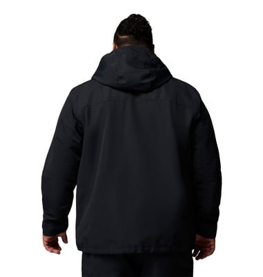 Rückansicht eines Mannes in einer schwarzen Kapuzenjacke.