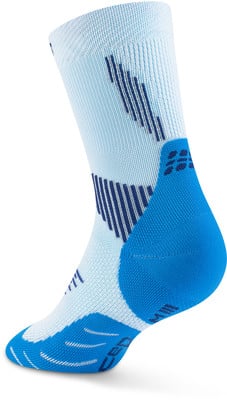 Eine blaue und hellblaue Sportsocke mit dunkelblauem Muster. Eine blaue und hellblaue Sportsocke mit dunkelblauem Muster.