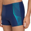 Blaue Badehose mit blau-grünem geometrischem Muster an der Seite.