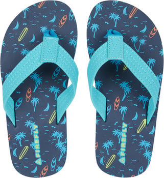 Ein Paar dunkelblaue Flip-Flops mit Palmen- und Surfbrettmuster.