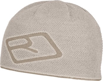 Hellbeige Strickmütze mit R-Logo.