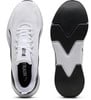 Weiße Puma-Sneaker mit schwarzer Sohle und Puma-Logo.