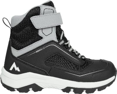 Schwarzer Winterkinderschuh mit Reflektoren und Klettverschluss.