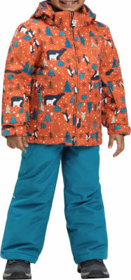 Kind in Winterjacke mit Bären- und Pinguinmotiv und blauer Hose. Kind in Winterjacke mit Bären- und Pinguinmotiv und blauer Hose.