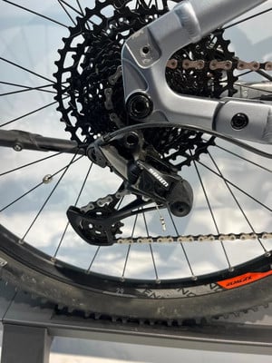 Detail des SRAM-Schaltwerks an einem Mountainbike. Detail des SRAM-Schaltwerks an einem Mountainbike.