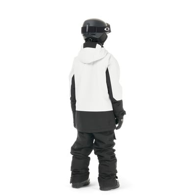 Rückansicht einer Person in einer schwarz-weißen Skijacke und Hose. Rückansicht einer Person in einer schwarz-weißen Skijacke und Hose.