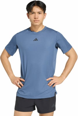 Herren blaues T-Shirt mit kurzen Ärmeln und Adidas-Logo. Herren blaues T-Shirt mit kurzen Ärmeln und Adidas-Logo.