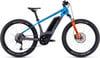 Blaues Mountain-Elektrofahrrad mit schwarzem Akku und orangefarbener Gabel.