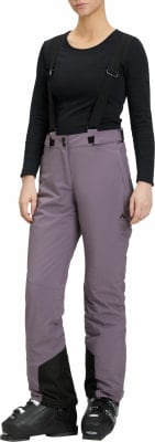 Damen-Skihose mit Latz und schwarzen Skischuhen. Damen-Skihose mit Latz und schwarzen Skischuhen.