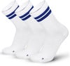 Drei weiße Socken mit blauen Streifen am oberen Rand.