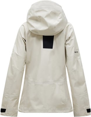 Rückansicht einer cremefarbenen Kapuzenjacke mit schwarzem Detail am Rücken. Rückansicht einer cremefarbenen Kapuzenjacke mit schwarzem Detail am Rücken.