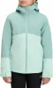 Mädchen in zweifarbiger Jacke mit Kapuze und reflektierendem Streifen am Ärmel.