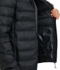 Detail einer Daunenjacke mit offenem Reißverschluss und Innenfutter.