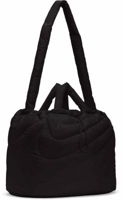 Schwarze gesteppte Tasche mit längeren Henkeln und Kordelzug.