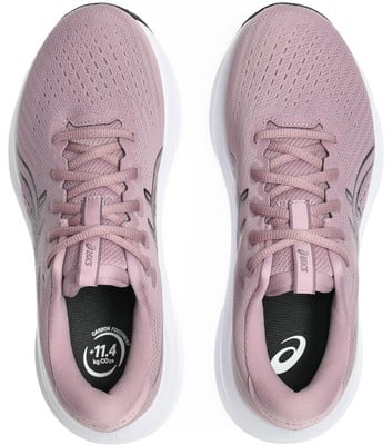 Rózsaszín futócipők fehér talppal és Asics logóval.