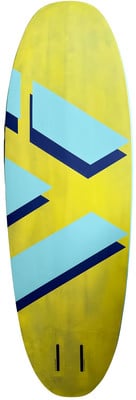 Gelbes Surfbrett mit blau-hellblauen geometrischen Mustern. Gelbes Surfbrett mit blau-hellblauen geometrischen Mustern.