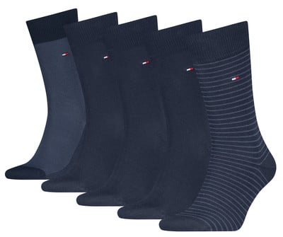 Öt pár sötétkék zokni Tommy Hilfiger logóval.