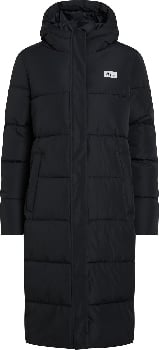 Schwarze gesteppte Jacke mit Kapuze und Logo auf der Brust.
