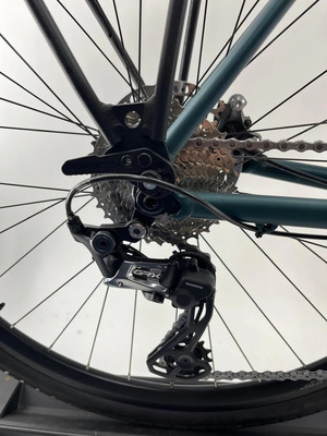 Shimano GRX Schaltwerk am Fahrrad mit Kassette und Kette. Shimano GRX Schaltwerk am Fahrrad mit Kassette und Kette.