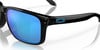 Schwarze Oakley-Sonnenbrille mit blauen verspiegelten Gläsern und Logo.