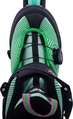 Grüner Schuh mit schwarzen Elementen und BOA-System zum schnellen Schnüren. Grüner Schuh mit schwarzen Elementen und BOA-System zum schnellen Schnüren.