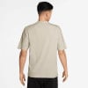 Herren T-Shirt in Beige mit kurzen Ärmeln und Rundhalsausschnitt.