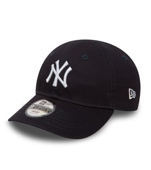 Tmavě modrá dětská kšiltovka New York Yankees s bílým logem.