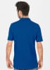 Rückansicht eines Mannes in einem blauen kurzärmeligen Poloshirt.