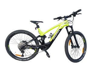 Ein grünes Genesis E-Bike mit Federung und schwarzen Rädern auf weißem Hintergrund.