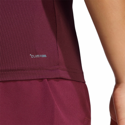 Detail eines T-Shirts mit CLIMACOOL-Logo. Detail eines T-Shirts mit CLIMACOOL-Logo.